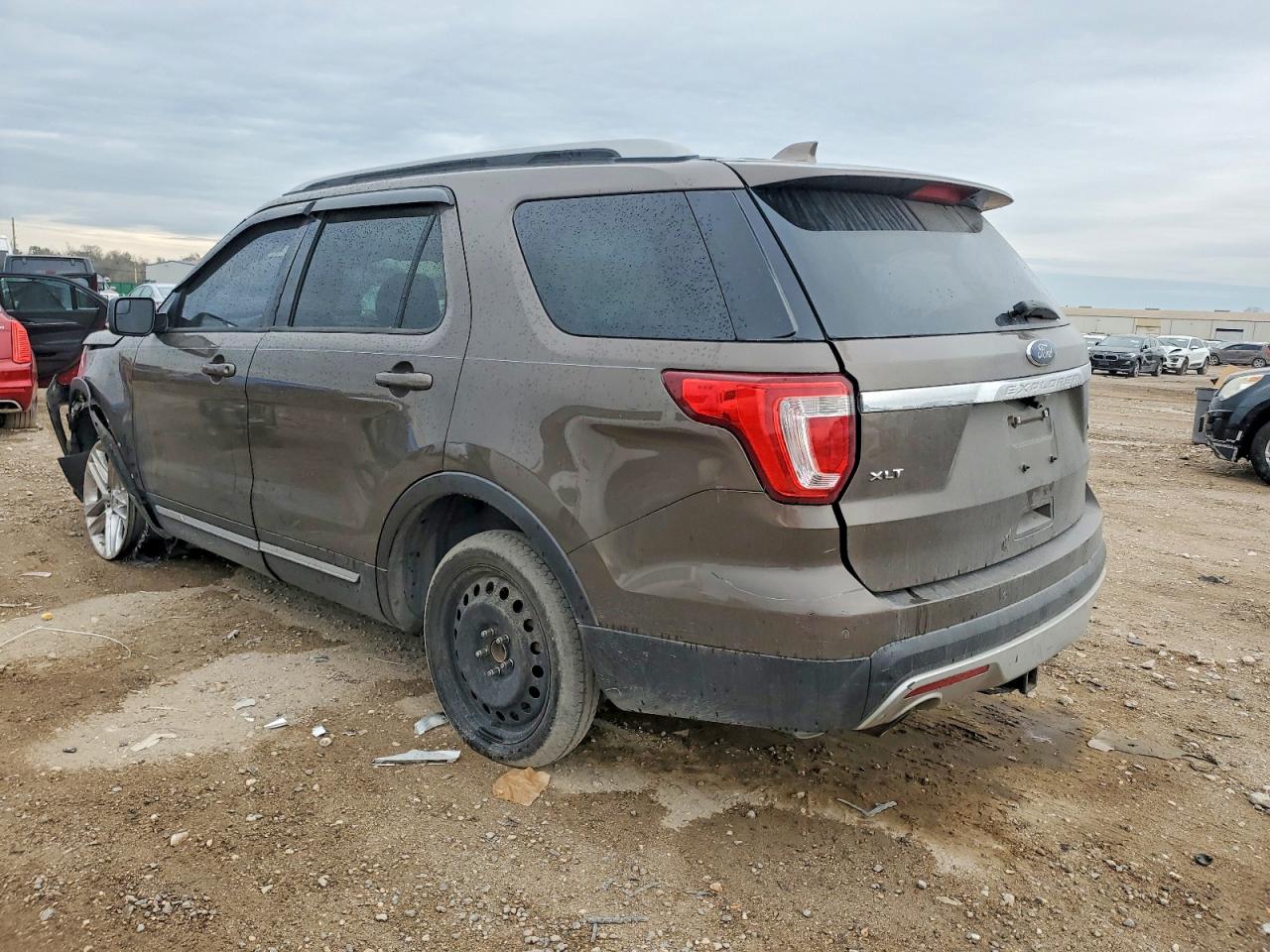2016 FORD EXPLORER XLT photo 2