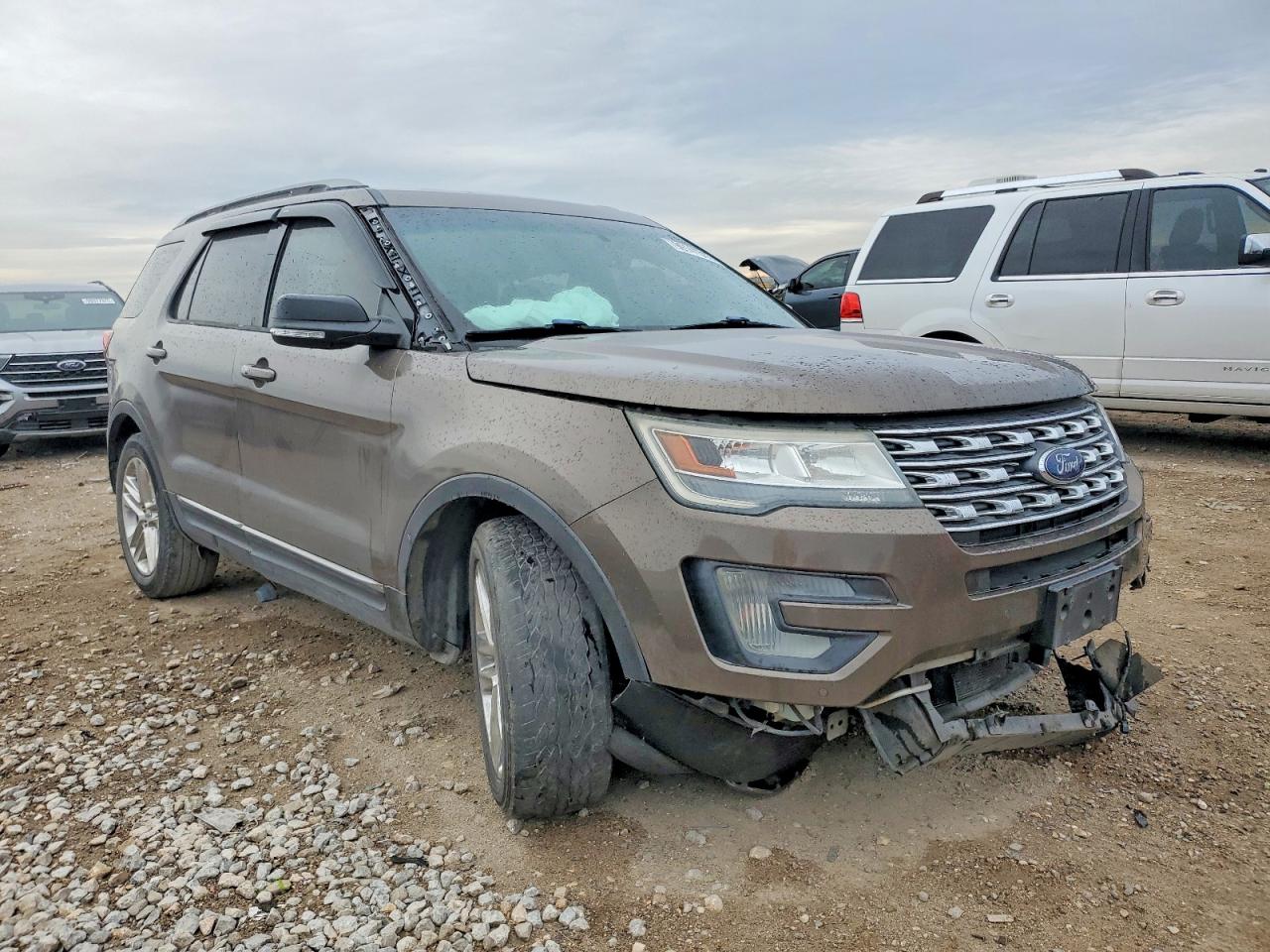 2016 FORD EXPLORER XLT photo 4