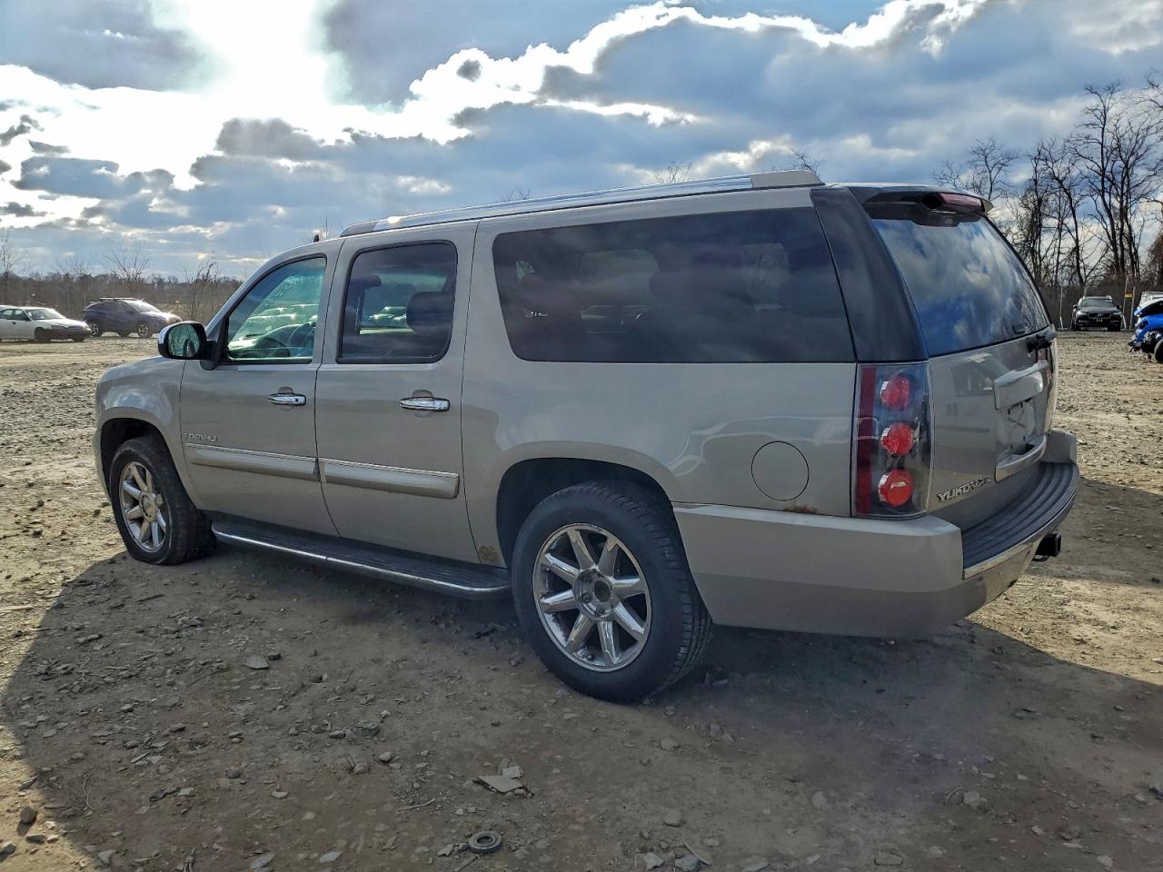 2007 GMC YUKON XL DENALI photo 3
