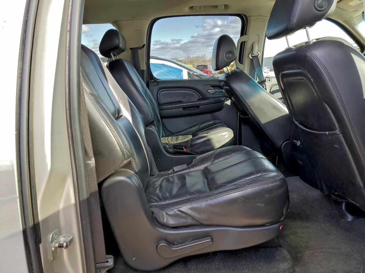 2007 GMC YUKON XL DENALI photo 21