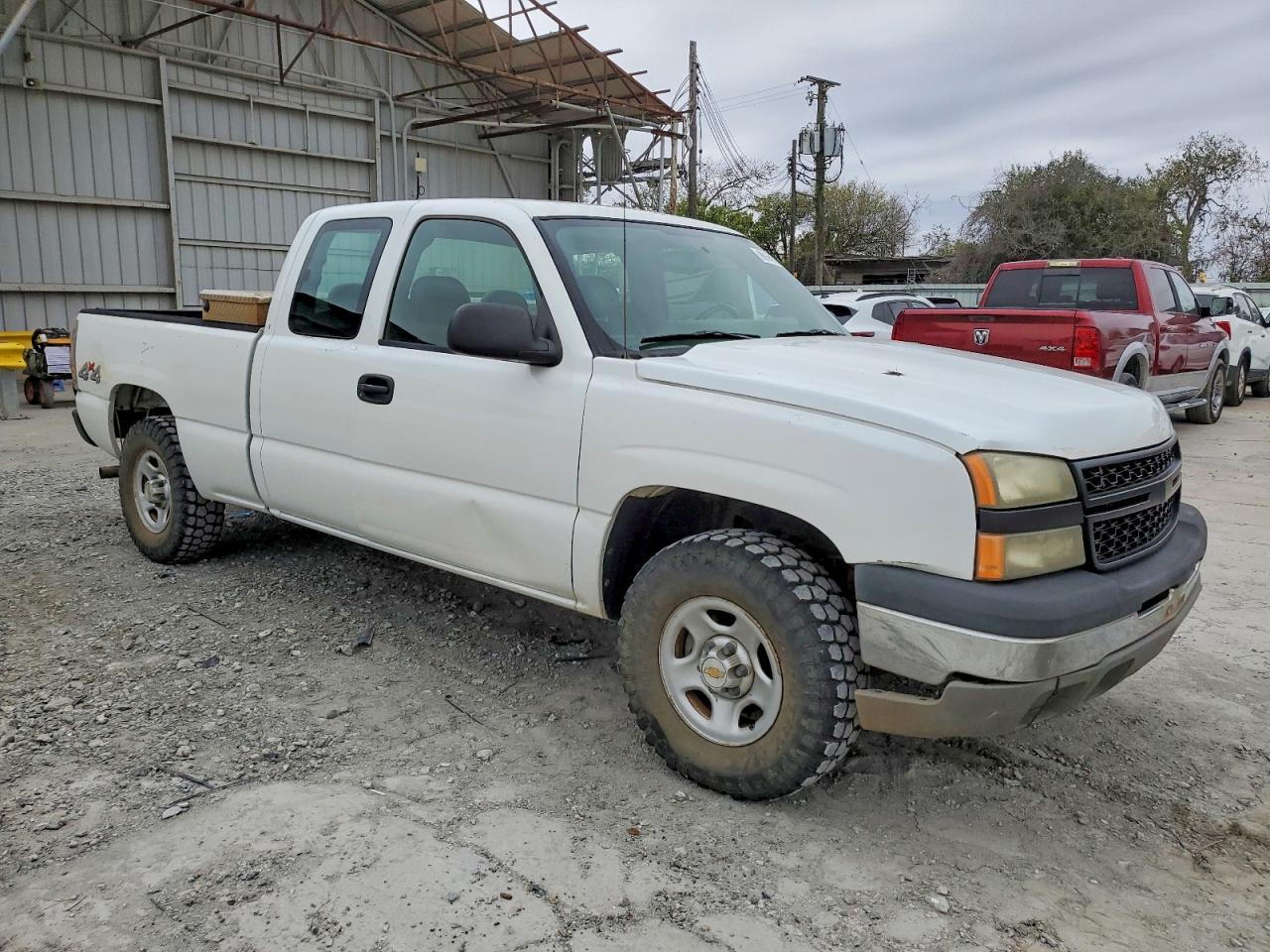 2004 CHEVROLET SILVERADO K1500 photo 4