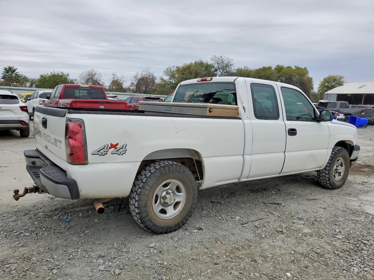 2004 CHEVROLET SILVERADO K1500 photo 3