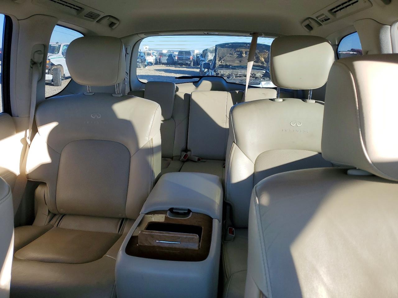 2012 INFINITI QX56 photo 10