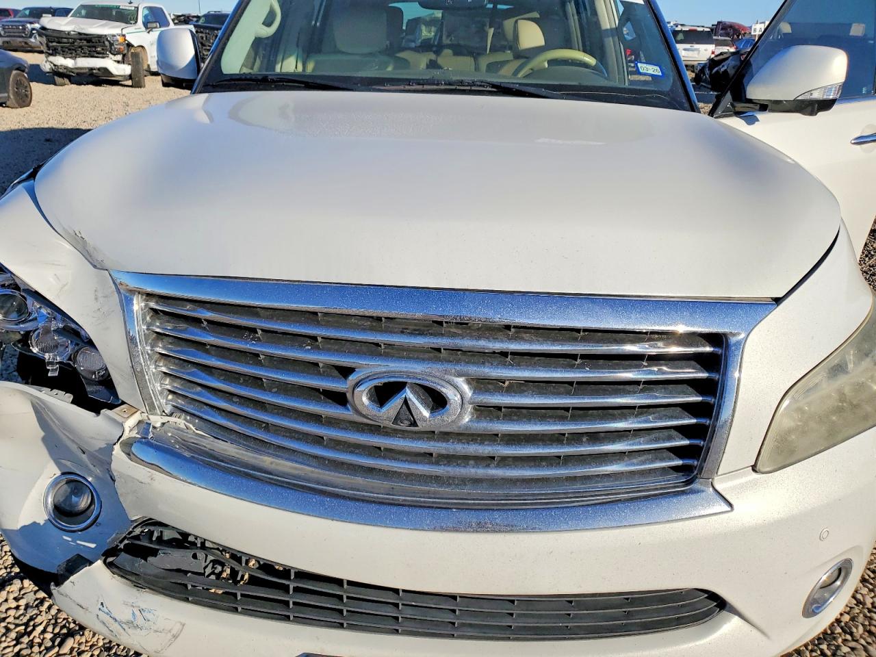 2012 INFINITI QX56 photo 12