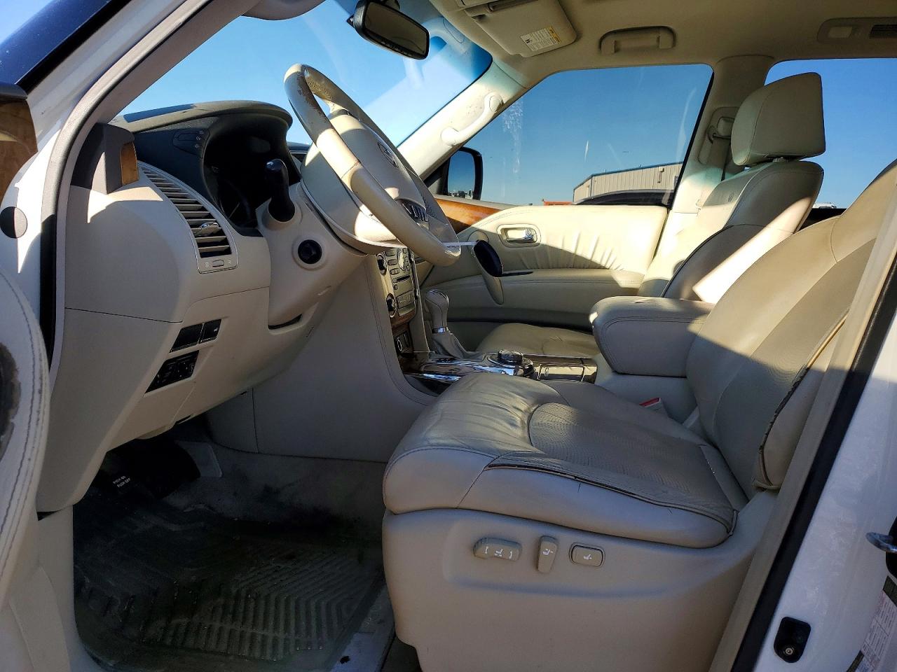 2012 INFINITI QX56 photo 7