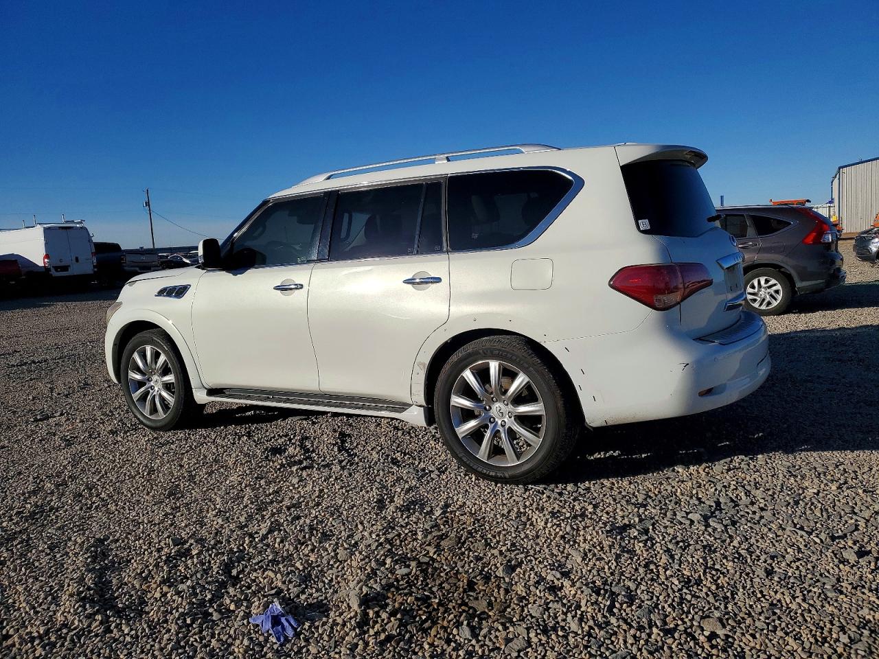 2012 INFINITI QX56 photo 2