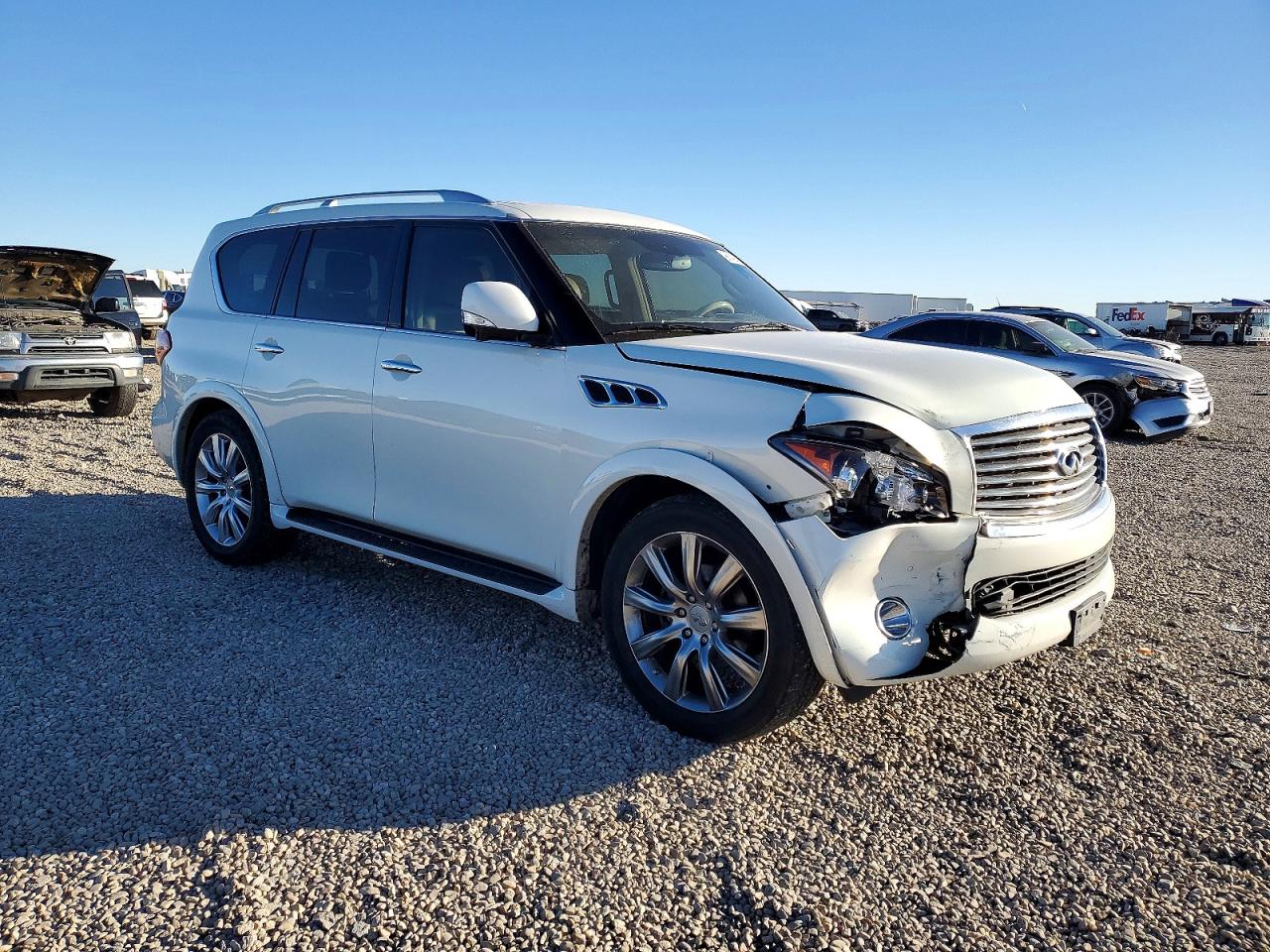 2012 INFINITI QX56 photo 4