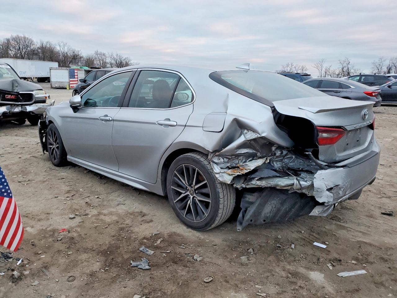 2021 TOYOTA CAMRY SE photo 3