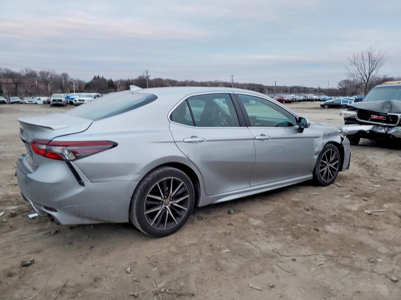 2021 TOYOTA CAMRY SE photo 5