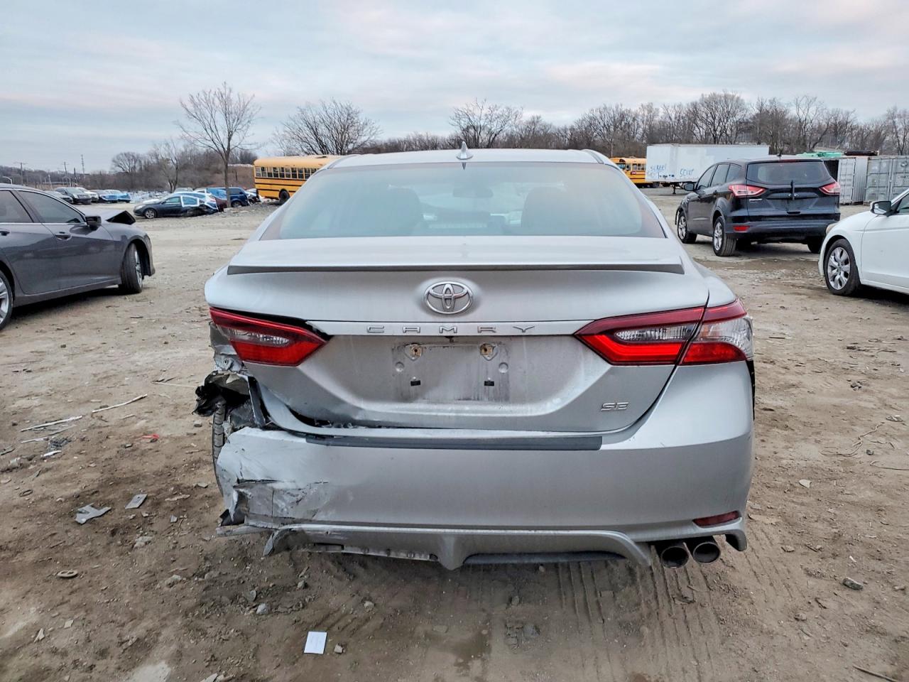 2021 TOYOTA CAMRY SE photo 11