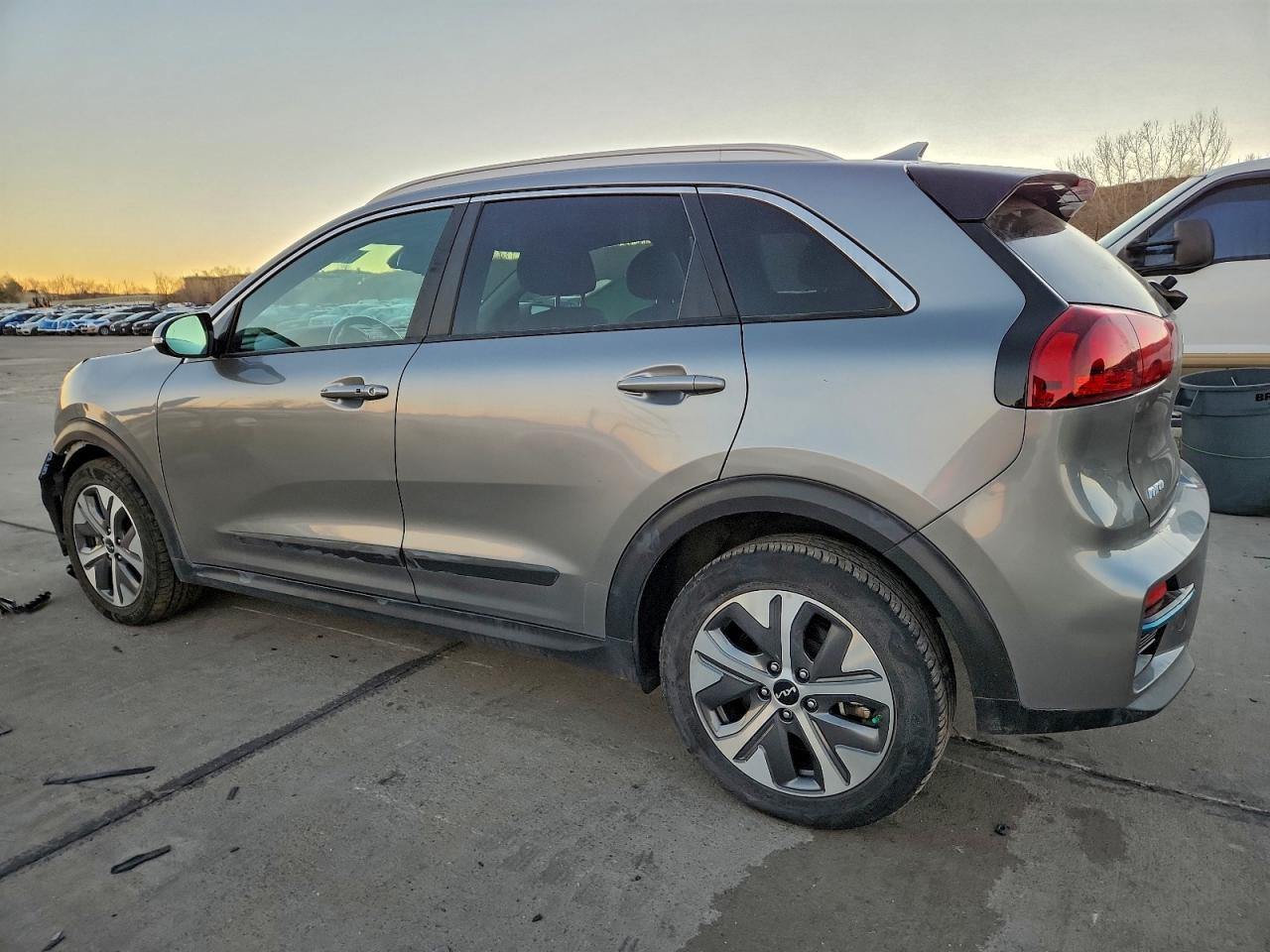 2022 KIA NIRO S photo 2