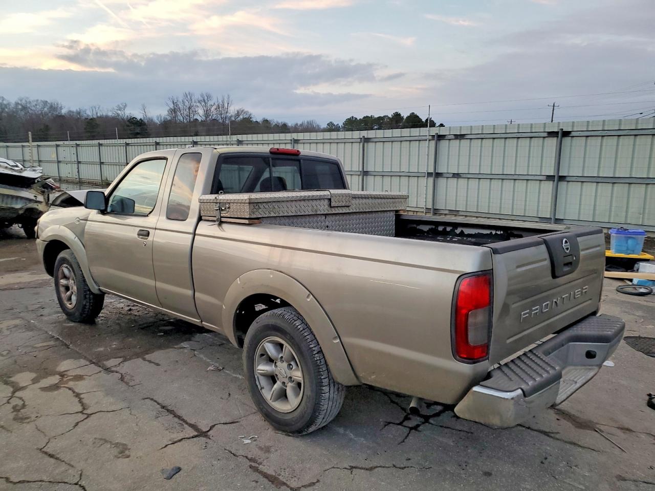 2001 NISSAN FRONTIER KING CAB XE photo 2