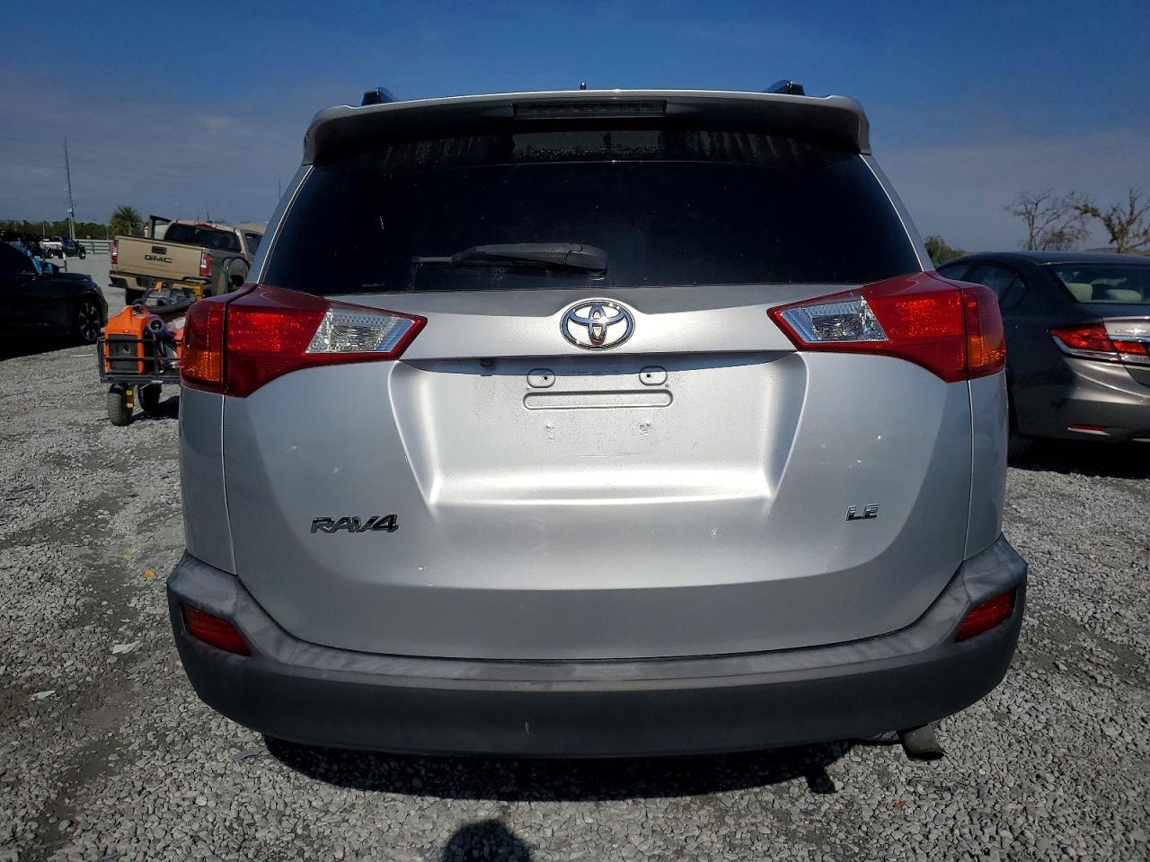 2014 TOYOTA RAV4 LE photo 6