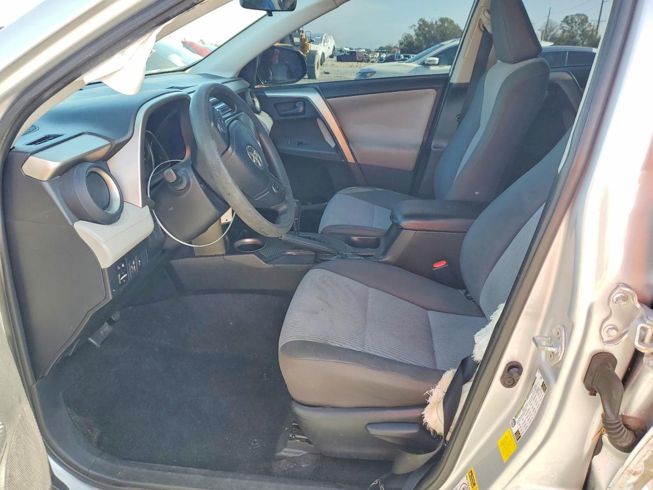 2014 TOYOTA RAV4 LE photo 7