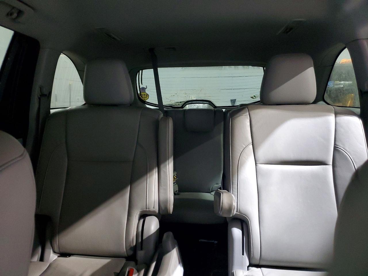 2017 TOYOTA HIGHLANDER SE photo 10