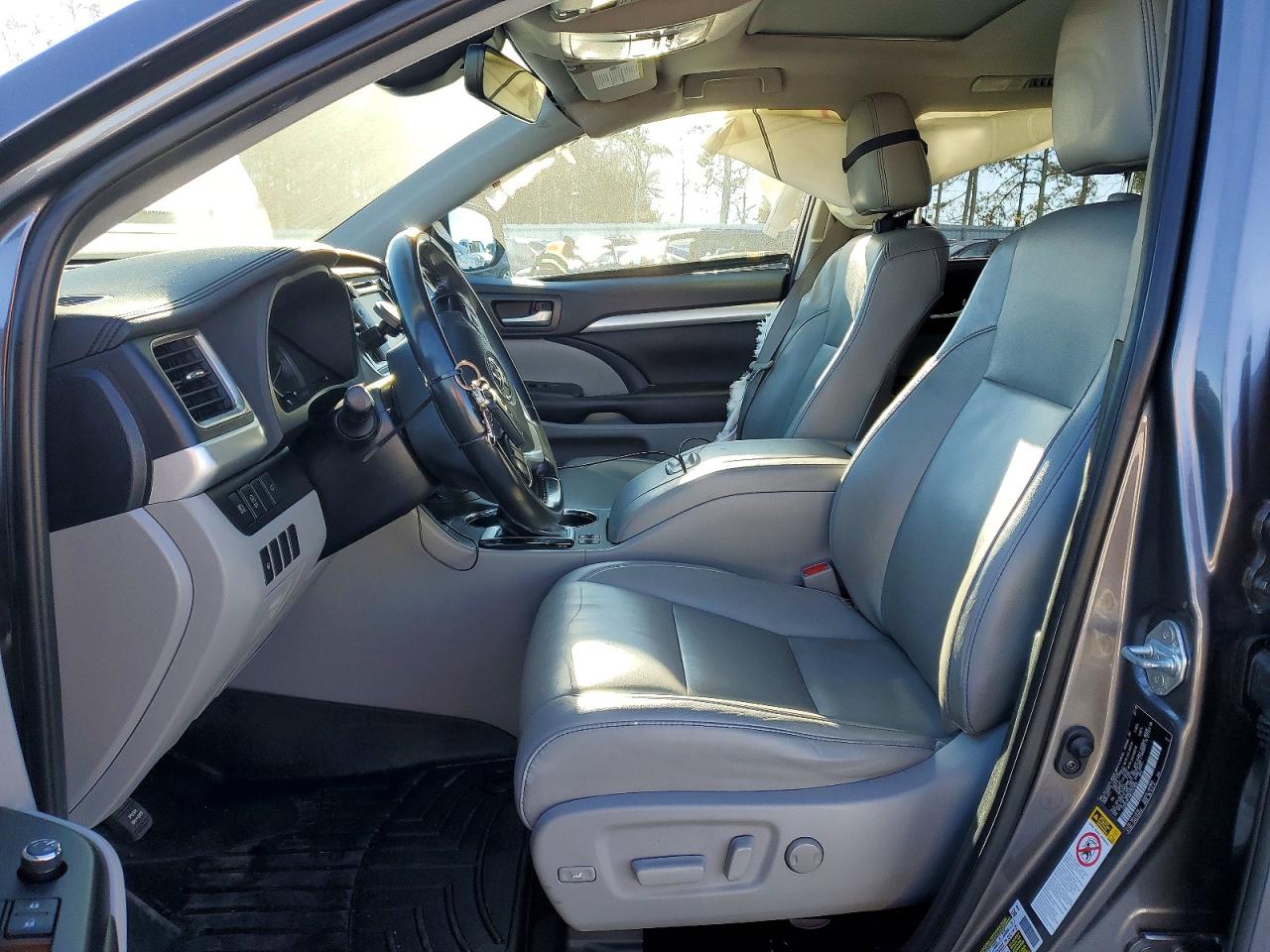 2019 TOYOTA HIGHLANDER SE photo 7