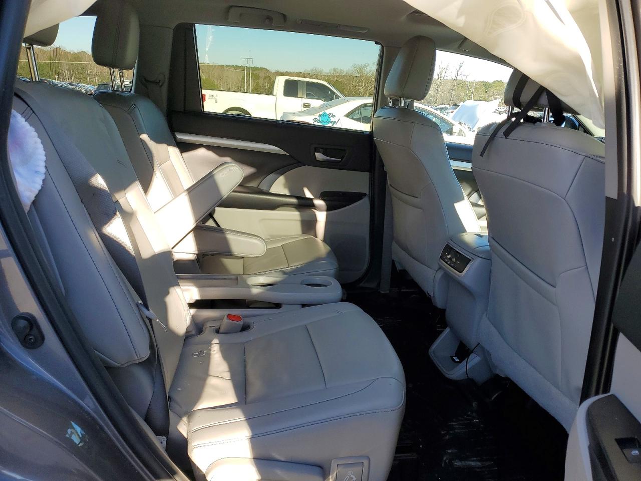 2019 TOYOTA HIGHLANDER SE photo 10