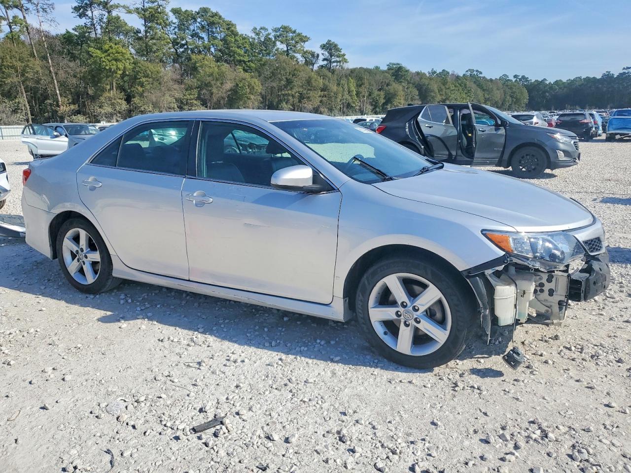 2014 TOYOTA CAMRY L photo 4
