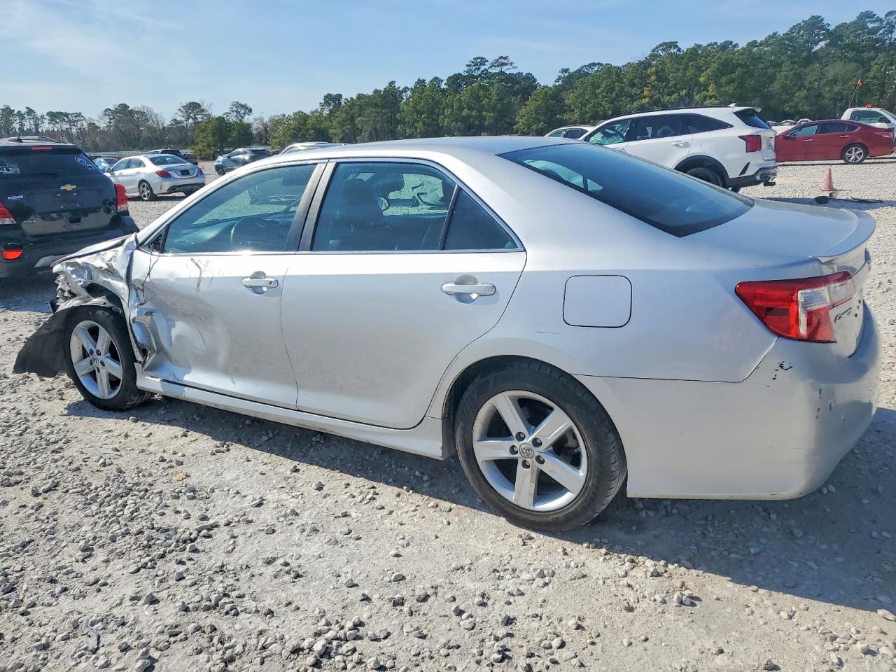 2014 TOYOTA CAMRY L photo 2
