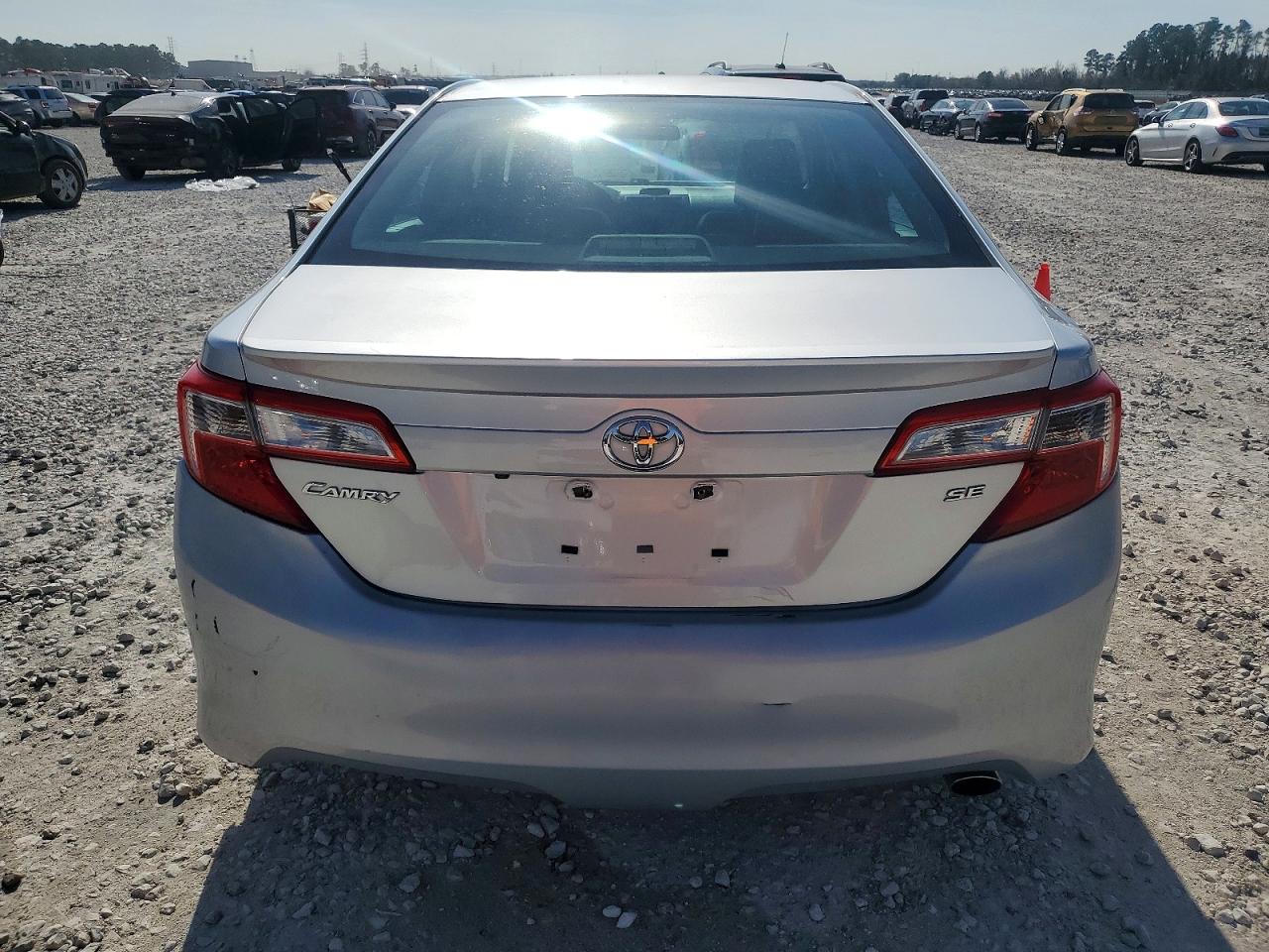 2014 TOYOTA CAMRY L photo 6