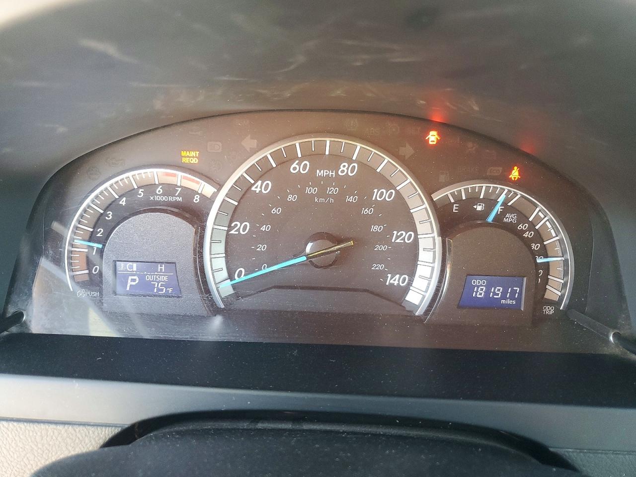 2014 TOYOTA CAMRY L photo 9