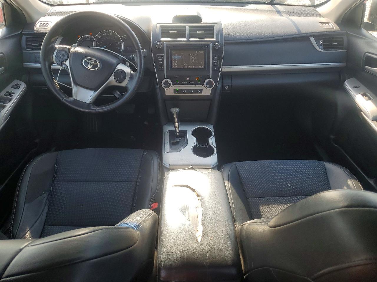 2014 TOYOTA CAMRY L photo 8