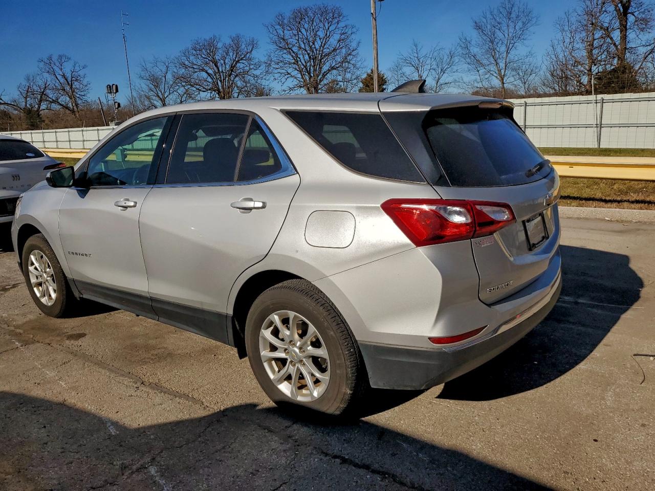2020 CHEVROLET EQUINOX LT photo 2