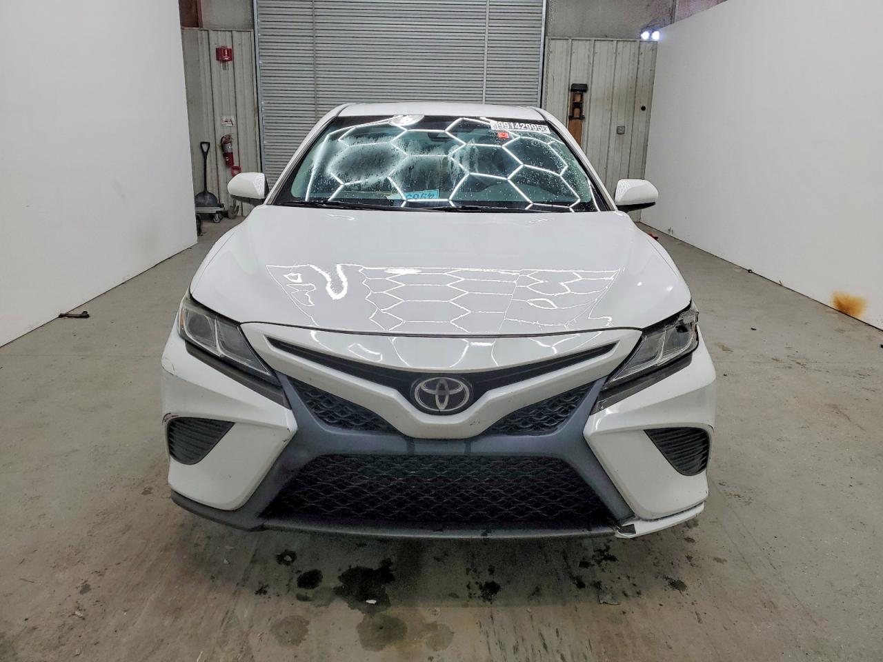 2018 TOYOTA CAMRY L photo 5