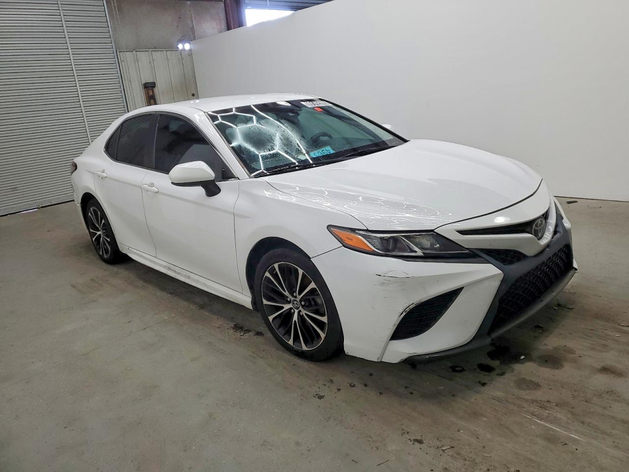 2018 TOYOTA CAMRY L photo 4