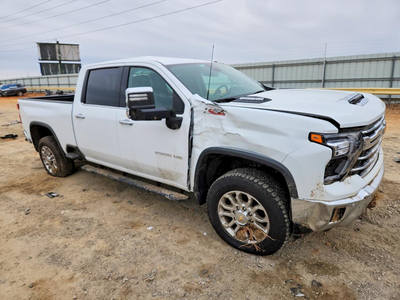 2025 CHEVROLET SILVERADO K2500 HEAVY DUTY LTZ photo 4