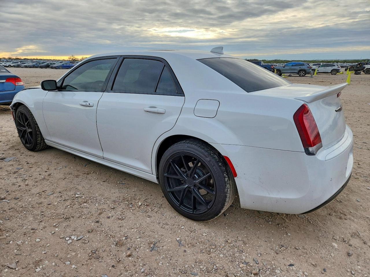 2022 CHRYSLER 300 S photo 2
