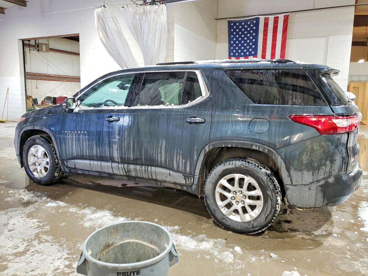 2019 CHEVROLET TRAVERSE LT photo 2