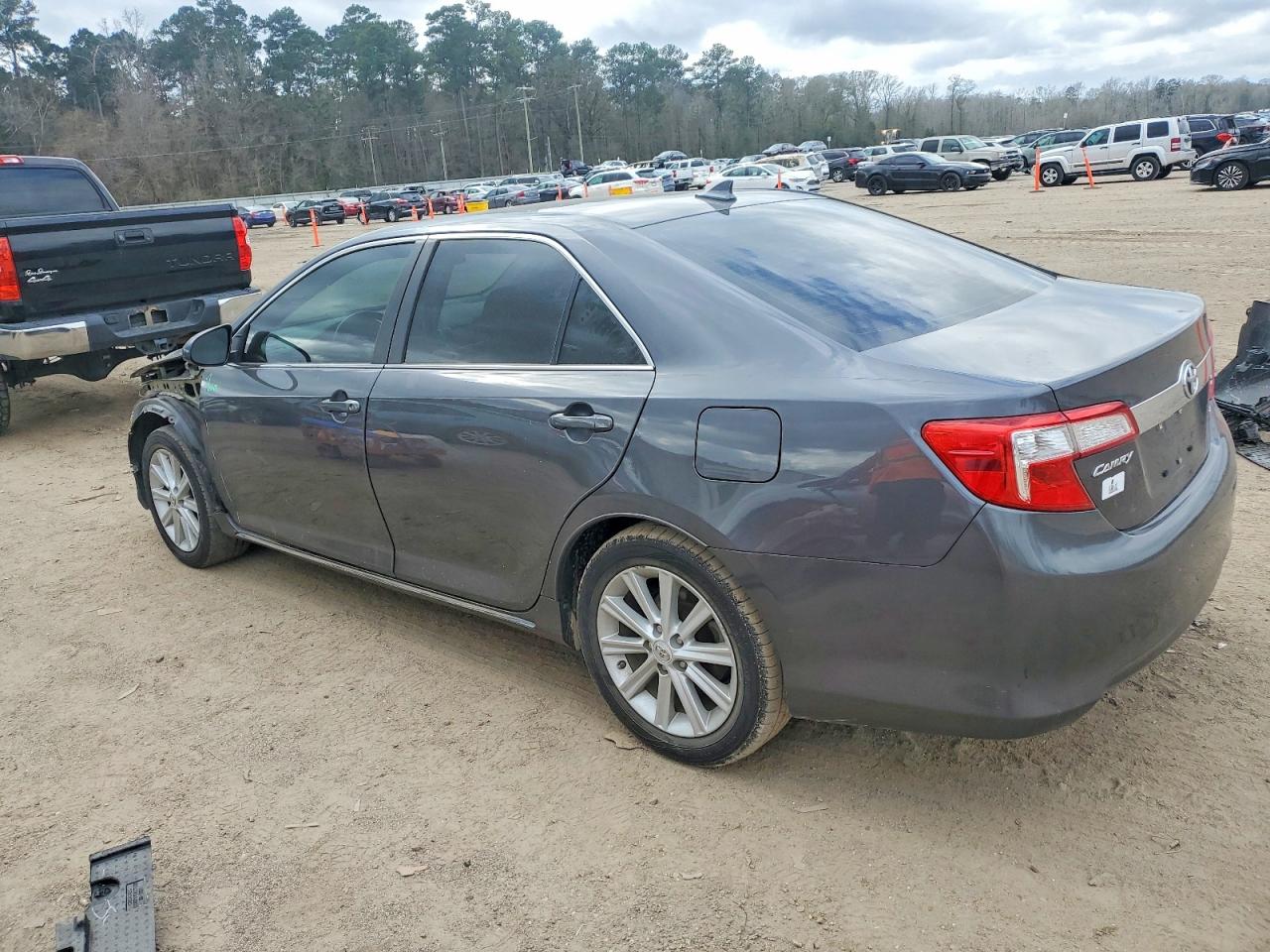 2012 TOYOTA CAMRY photo 2