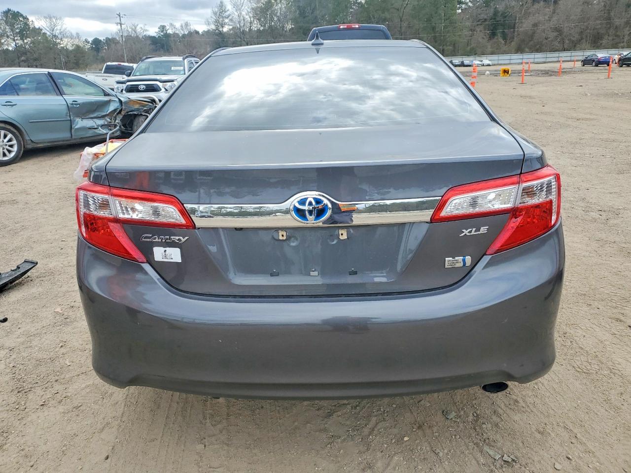 2012 TOYOTA CAMRY photo 6