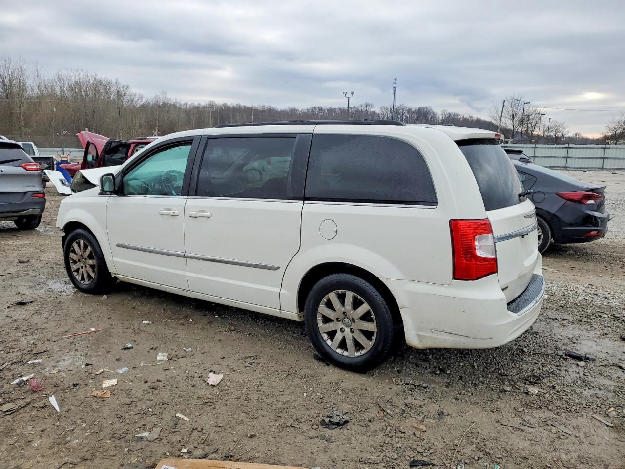 2013 CHRYSLER TOWN & COUNTRY TOURING photo 3