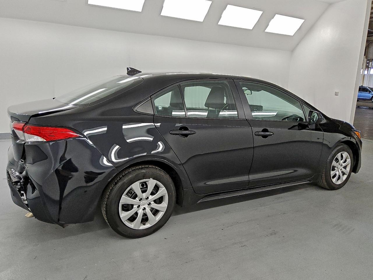 2025 TOYOTA COROLLA LE photo 3