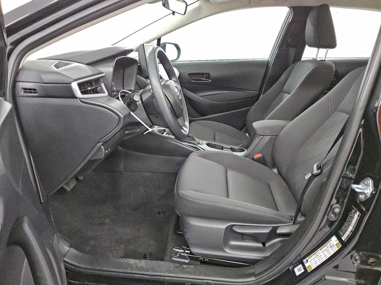 2025 TOYOTA COROLLA LE photo 7