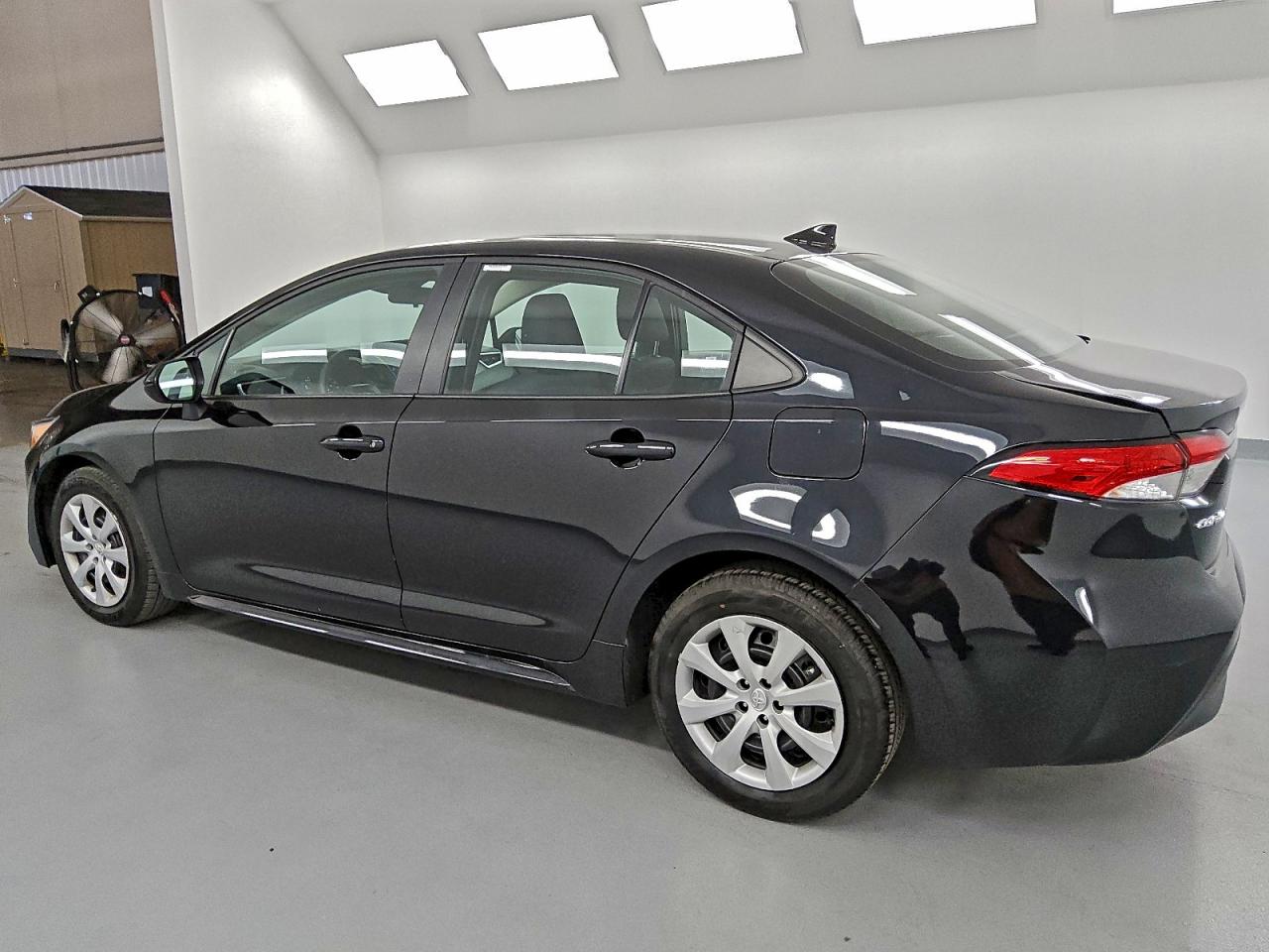 2025 TOYOTA COROLLA LE photo 2