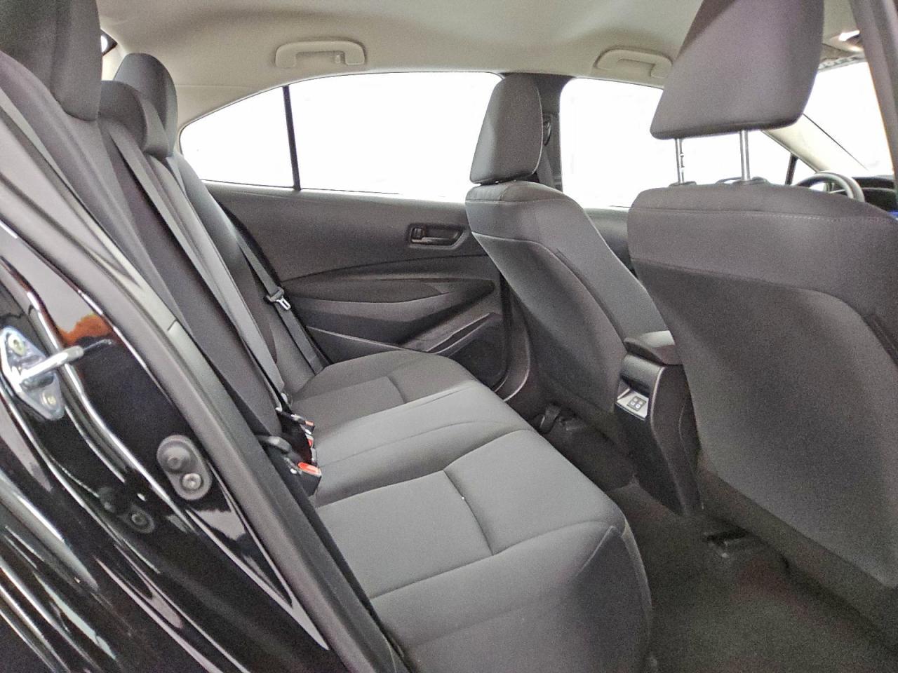 2025 TOYOTA COROLLA LE photo 10