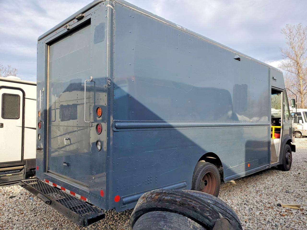 2020 FORD COMMERCIAL CHASSIS DELIVERY TRUCK photo 3