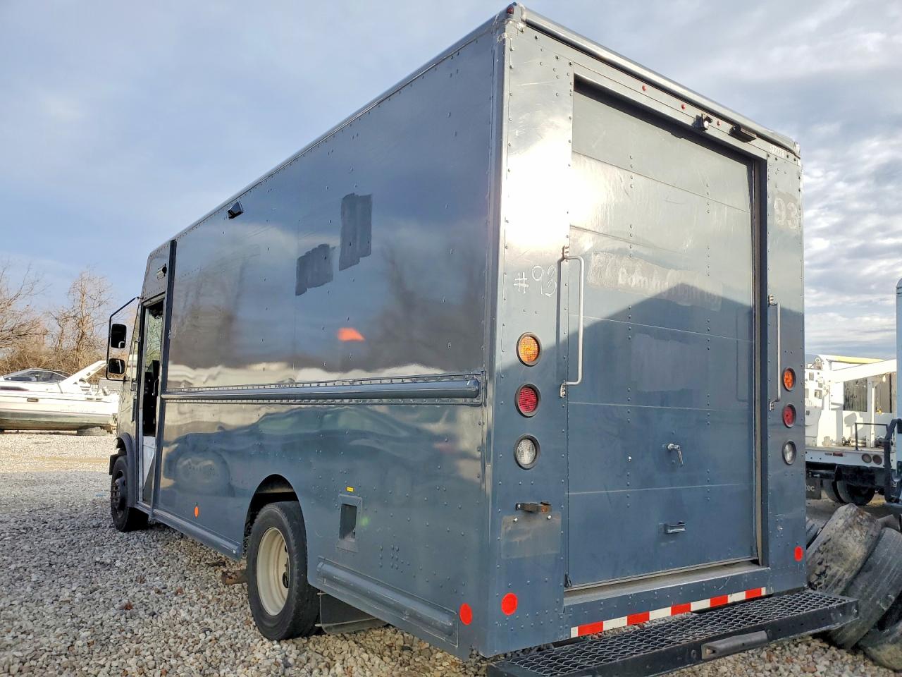 2020 FORD COMMERCIAL CHASSIS DELIVERY TRUCK photo 2