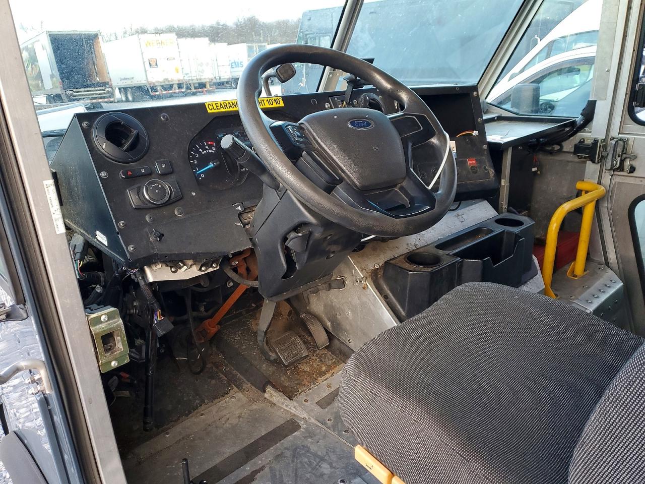 2021 FORD F59 DELIVERY TRUCK photo 8