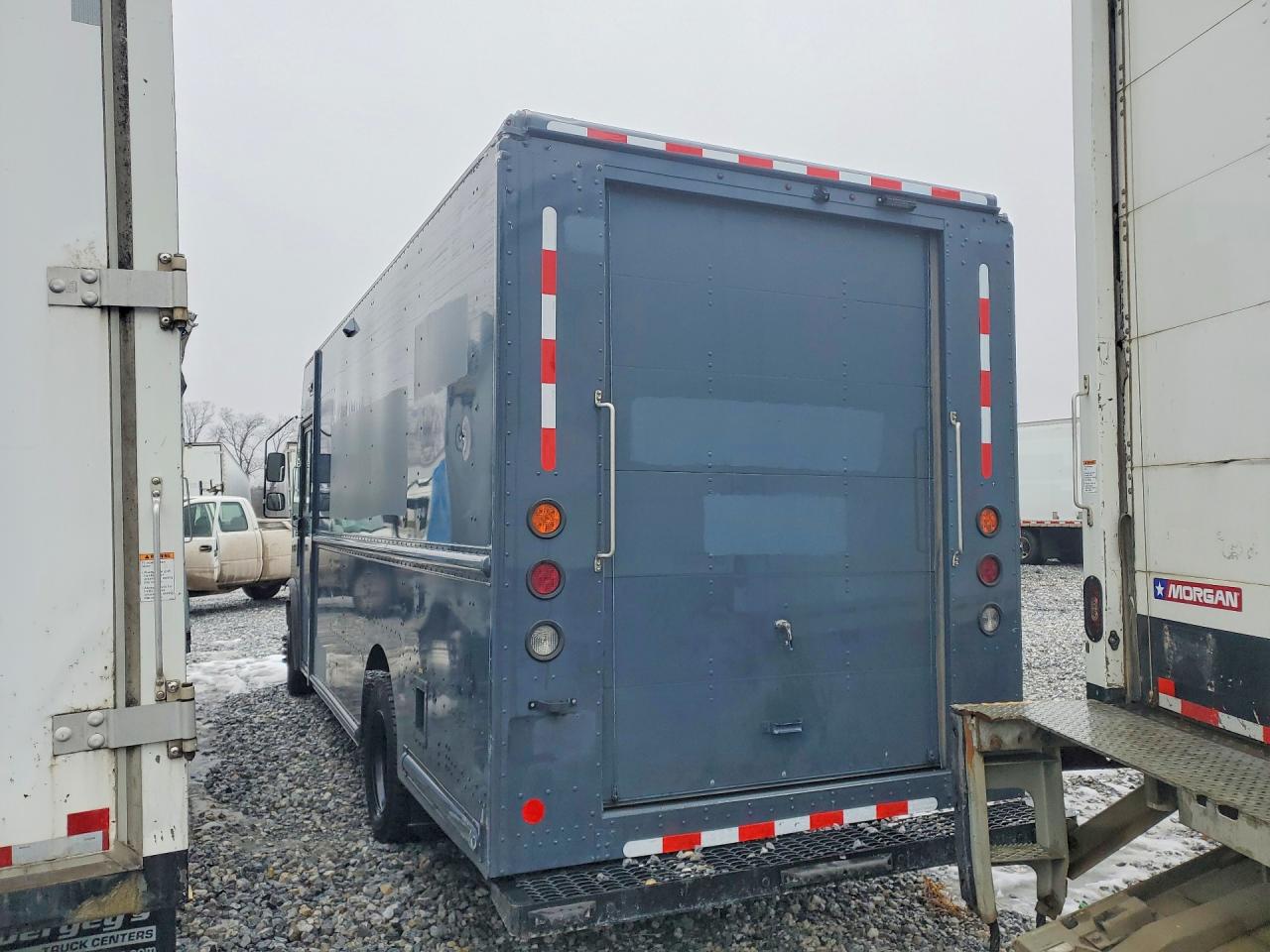 2021 FORD F59 DELIVERY TRUCK photo 2