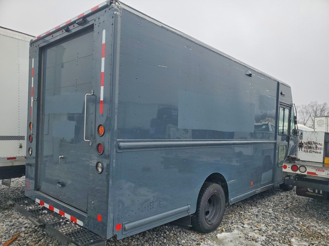 2021 FORD F59 DELIVERY TRUCK photo 3