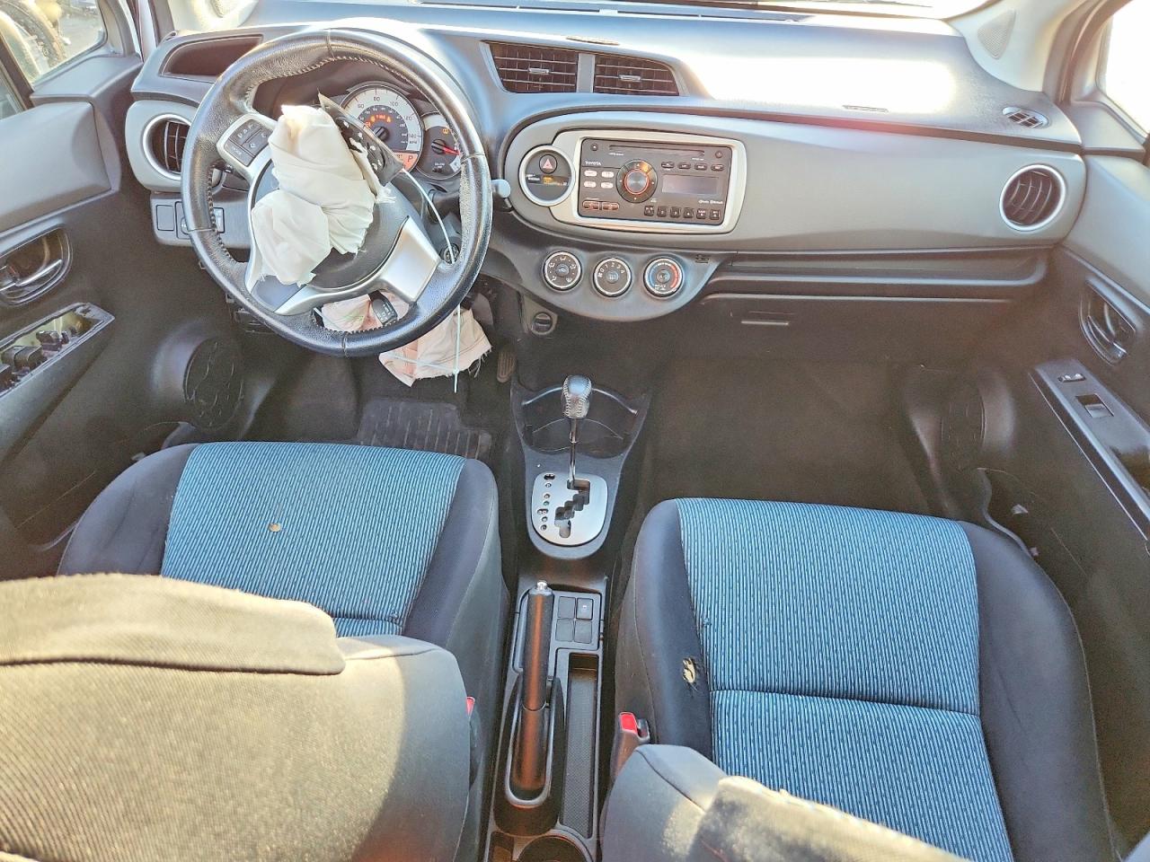 2012 TOYOTA YARIS 5-DOOR SE photo 8