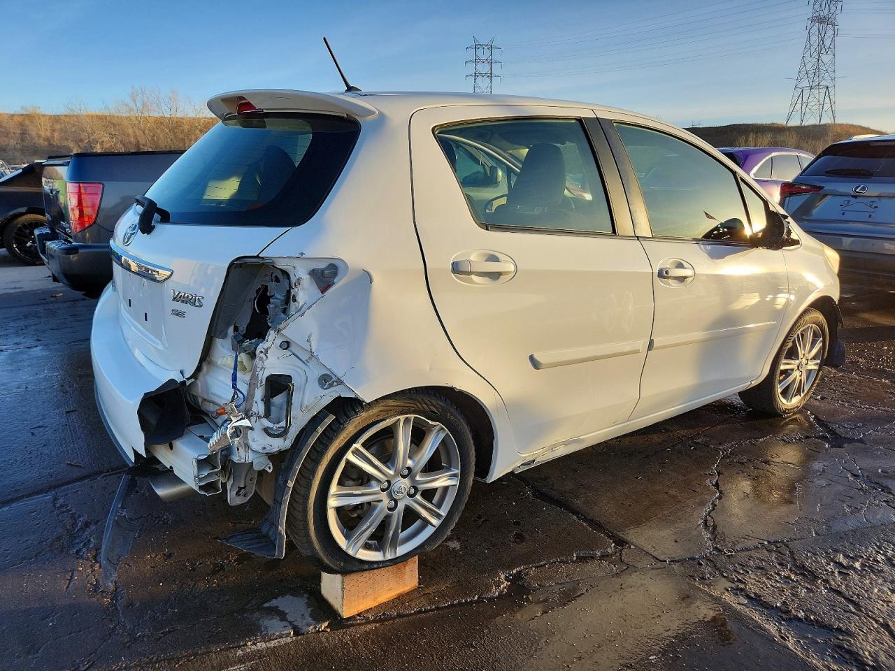 2012 TOYOTA YARIS 5-DOOR SE photo 3