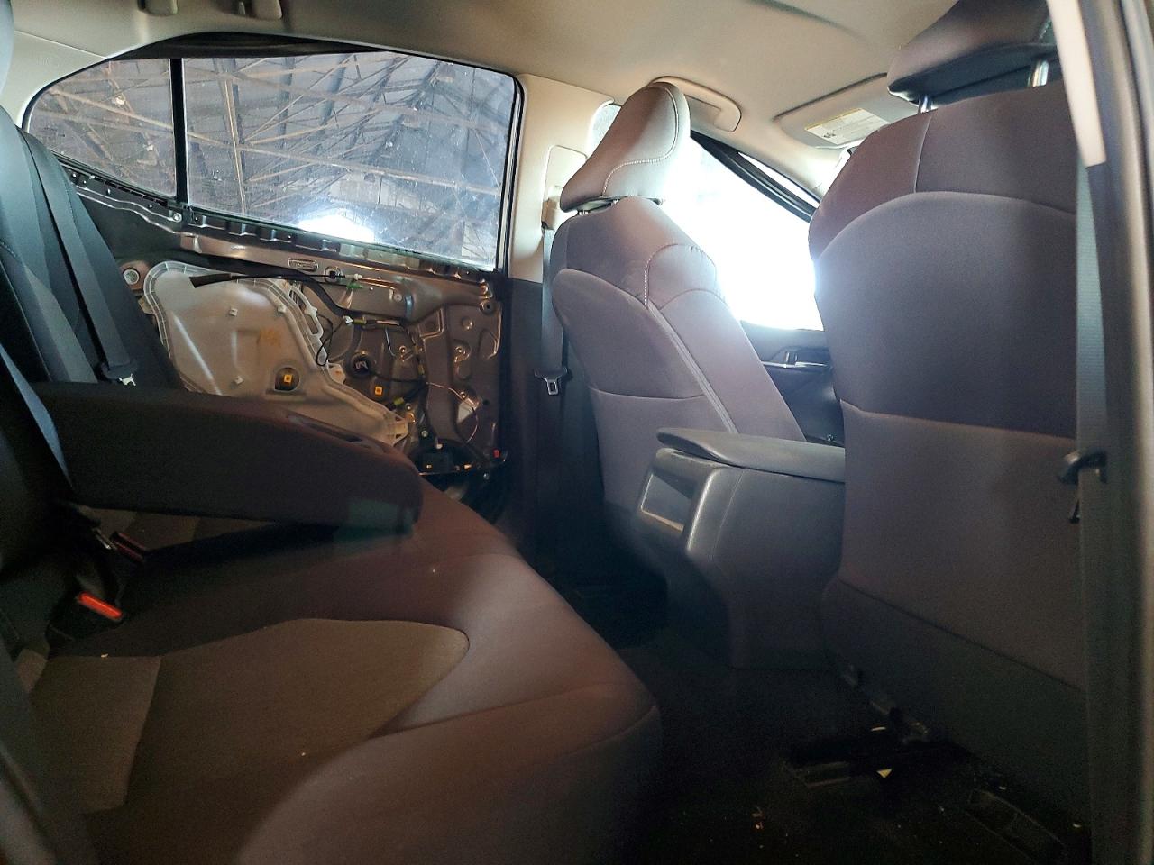 2021 TOYOTA CAMRY LE photo 10
