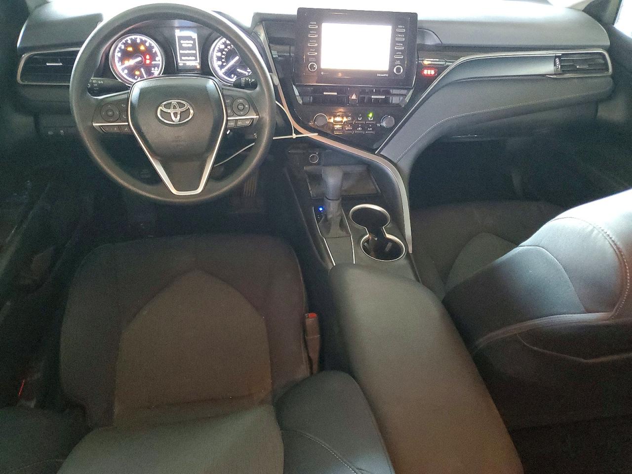 2021 TOYOTA CAMRY LE photo 8