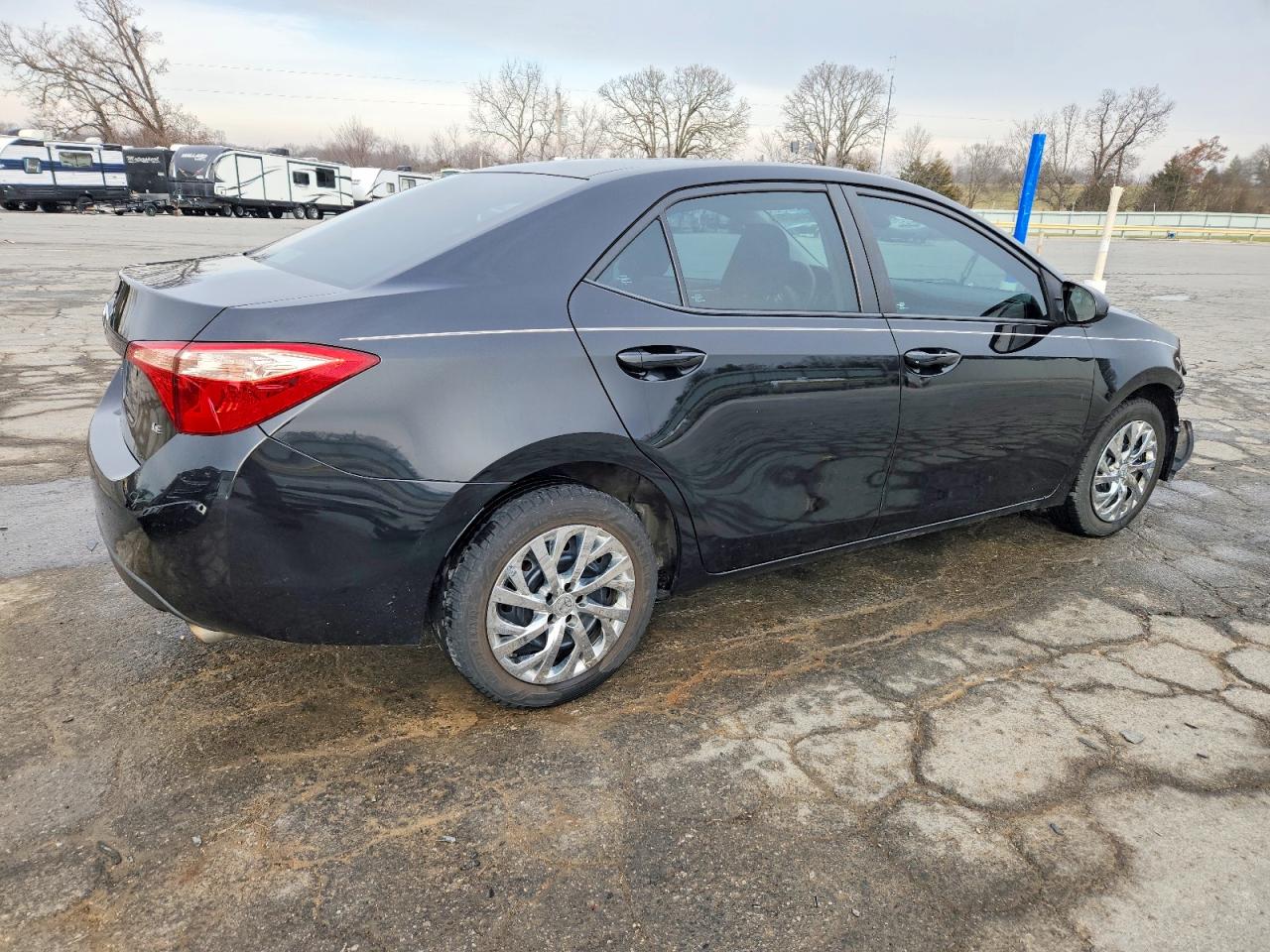 2017 TOYOTA COROLLA L photo 3