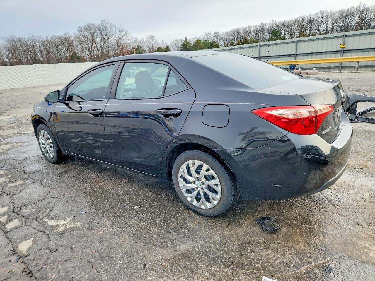 2017 TOYOTA COROLLA L photo 2